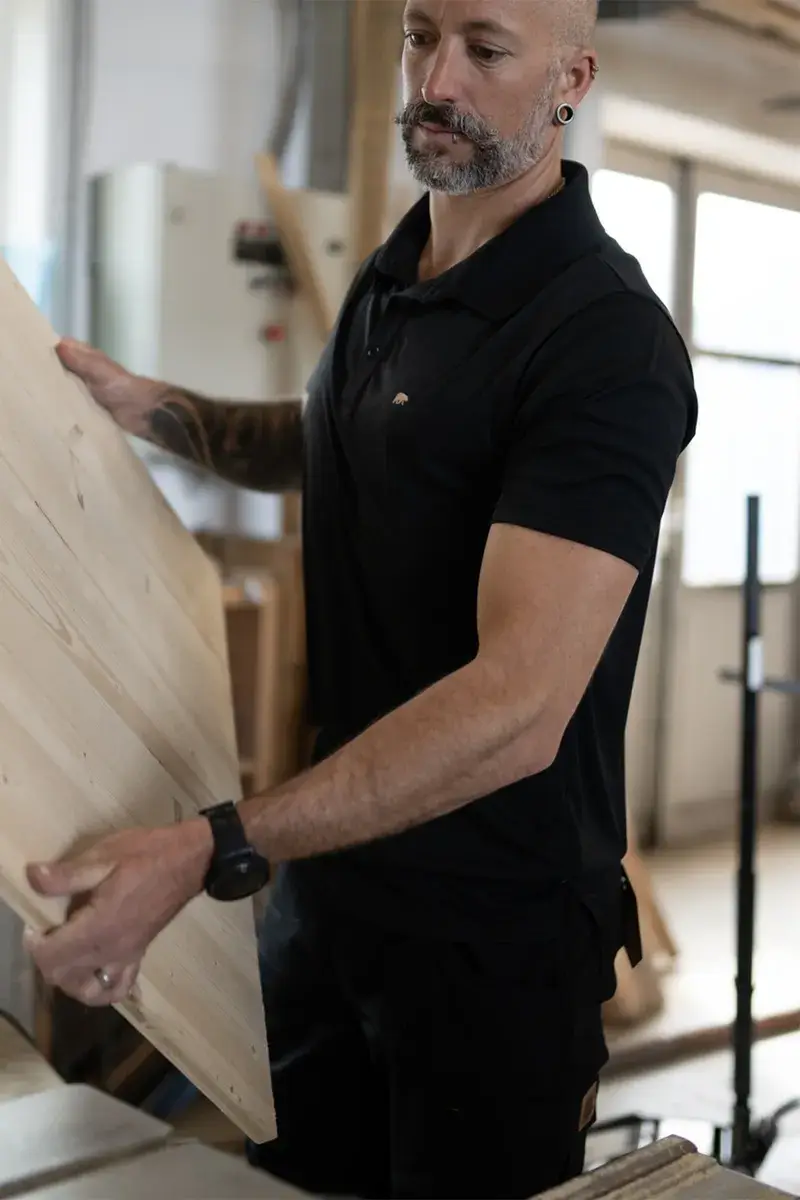 Schwarzes Funktionspolo mit kurzem Arm