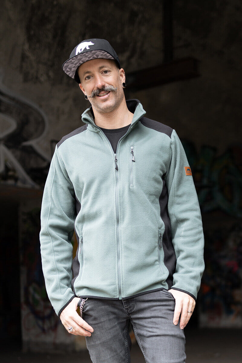 Bild eines stilvollen Herrenoberteils in einem modernen Schnitt und angenehmen Farbton.