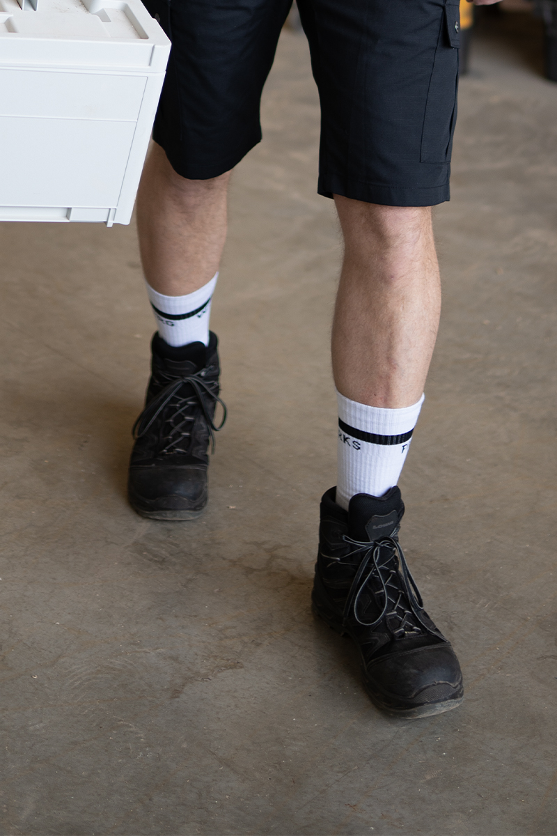 Schuh, Sneaker, Kurze Hosen, Socke, Person